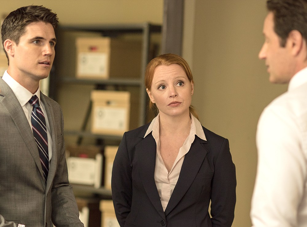 Guest star Robbie Amell, guest star Lauren Ambrose and David Duchovny in the "Babylon" episode of THE X-FILES