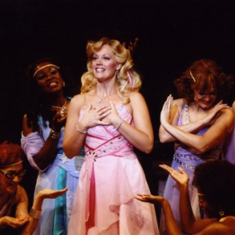 Elizabeth Stanley as Kira. Photo courtesy Starlight Theatre